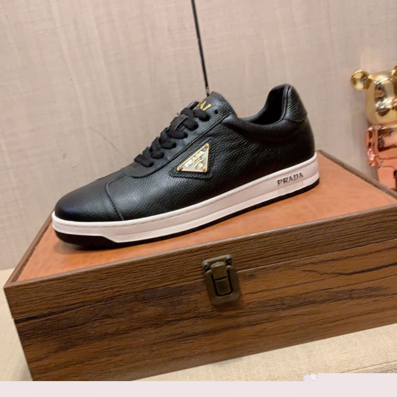 Pra*a casual shoes